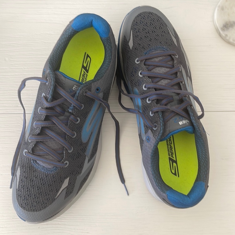 New and never worn - Sketchers Performance Go Run Sneakers Mens size 13